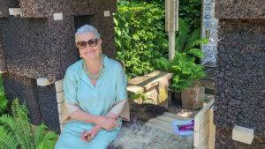 Dido Milne, co-diseñadora del Jardín de la Sociedad Nacional de Autismo. Chelsea Flower Show 2024.