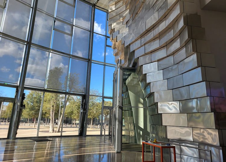Interior de la Torre Gehry en Luma Arlés.