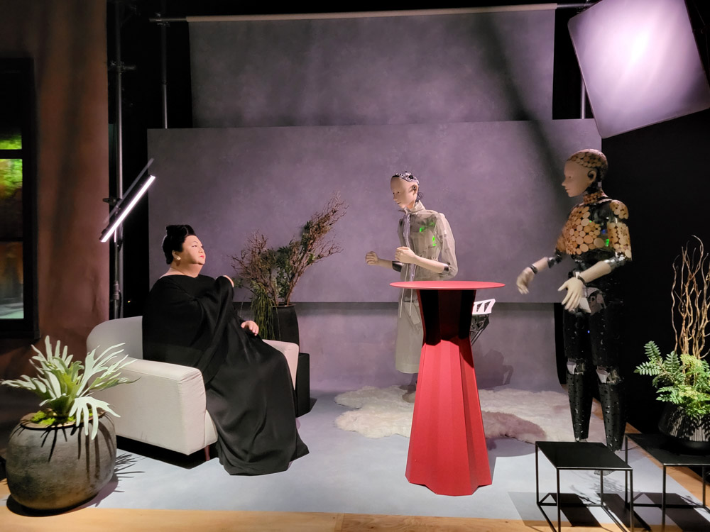 Androides del año 2075 en el Pabellón Future of Life.