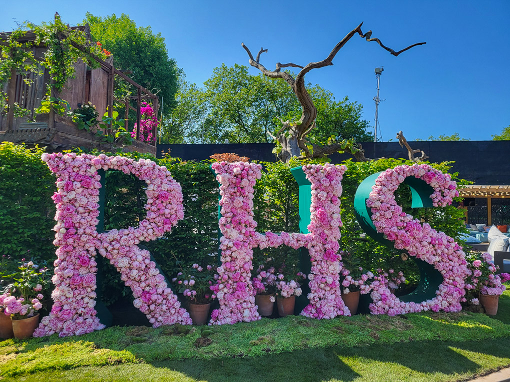 RHS signo floral en la feria de jardinería Chelsea 2024, en Londres.