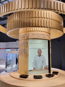 Prototipo de restaurante sushi restaurante de sushi que combina técnicas ancestrales con prácticas de producción modernas. 