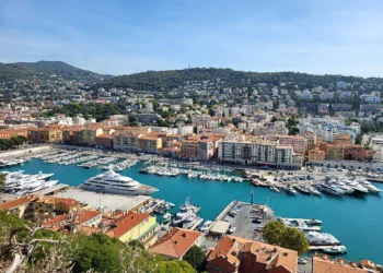 Puerto de Niza en Francia