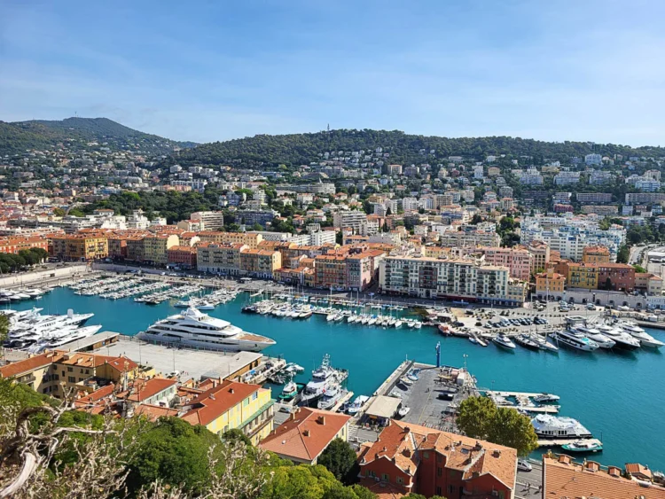 Puerto de Niza en Francia